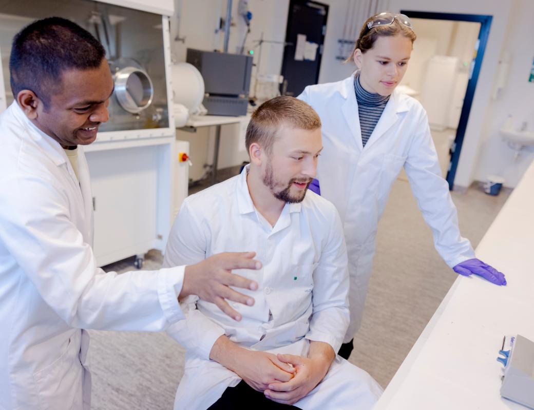 HVL Student interview - Aeneas Jerron with friends lab